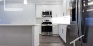 Fantastic, Newly renovated 4-bd/2 ba with Laundry Gallery 5