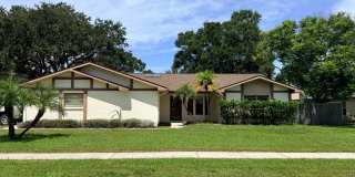 3-Bedroom, 2.5 Bath Single Family for Rent in Clearwater, FL|  Modern Kitchen  | Fenced backyard Gallery 1