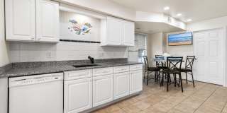 700 N Surrey Ave Gallery 12