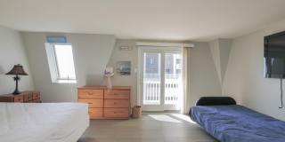 137 S Berkley Square Gallery 26