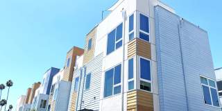 Modern Home in Hollywood with 2-Bedrooms, 3 Baths, 2-Car Attached Garage, and Private Rooftop Deck Gallery 1