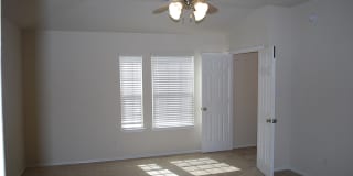 Large 4 BR Clear Creek Area-Convenient to Shopping and Fort Hood! Gallery 15