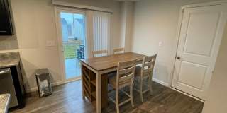 Room in 4 Bedroom Home at Bent Willow Dr Gallery 13