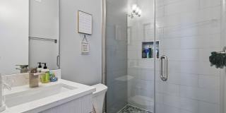 Stunning 2BR/2.5BTH Condo with Rooftop and RESERVED PARKING! Near HOWARD U! Gallery 21