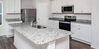 Room in 4 Bedroom Home at Transatlantic Ave Gallery 1