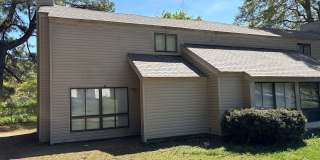 Newly Refreshed 3 bedroom 2 bath duplex Gallery 1