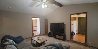 3 Bedroom, 2 Bath Ranch Home Minutes from Shopping, Eateries, and Restuarants! Gallery 9
