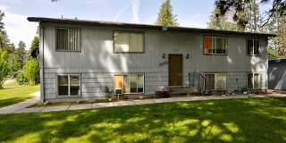 2 bed 1 bath apartment (4plex building) lower unit Gallery 1