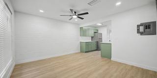 Gorgeous 2 Bed + Bonus Room | Large Private Yards | Resort Pool | 8 Weeks Free Rent! Gallery 1