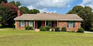 3 bedroom 2 bath LAWN CARE INCLUDED! Gallery 1