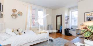 BEST Student Friendly Big Bed Near BU Campus ! Desirable Saint Paul Street!  Heat & HW Inc and Cat Friendly Gallery 10
