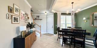Spacious Townhome in Central Location! Gallery 20
