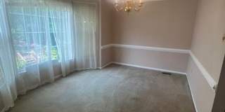 Spacious and Spectacular! 4 Bedroom home on gorgeous lot. Gallery 18