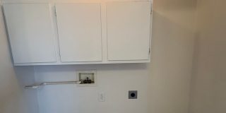 Fully Renovated 3 Bed 2.5 Bath Townhome w/ 1 Car Garage & Yard! Gallery 16