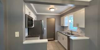 Spacious 3-Bedroom, 2-Bath House in South Euclid Gallery 8