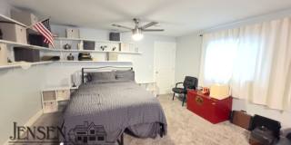 7 Bedroom Home in Bloomington Gallery 27