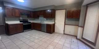Unique Lyndon area 4 bedroom home with multiple common areas Gallery 19