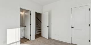 5015 Grayton Alley Gallery 102