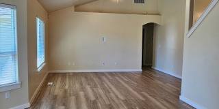 3bed/2bath w/3 car garage, upstairs bonus room, vaulted ceilings, & fenced yard. Gallery 8