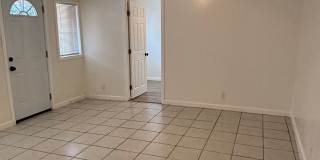 Beautiful 1 Bed Backhouse Available Now! Gallery 2