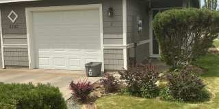 2 Bedroom, 2 Bathroom Duplex in NE Bend – Available NOW Gallery 1