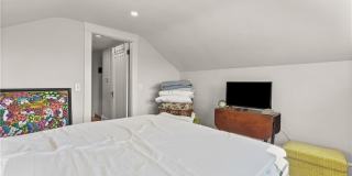 123 Beacon Street Gallery 21