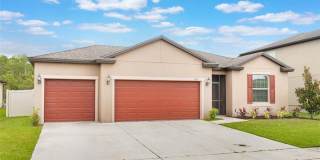 Gorgeous 3/2 in St. Cloud with fence enclosed yard and 3 car garage!  Available Now! Gallery 1