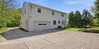 2056 Laurel Hill Drive Gallery 3