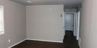 BEAUTIFUL HOME LOCATED CLOSE TO EVERYTHING WITH GARAGE! Gallery 7