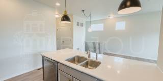 Perfectly Located off Fountain and Academy Gallery 13