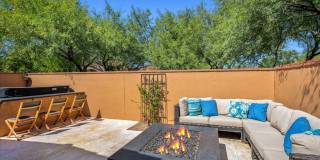 Beautifully furnished 3-bedroom, 2 bathroom home in the heart of Scottsdale, Arizona! Gallery 1