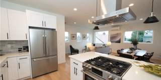 Air-Conditioned Seattle Townhome with Rooftop Deck & Mt. Rainier Views Gallery 13