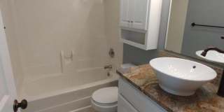 Spacious 3 bedroom townhome close to UK! Gallery 10