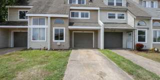 Surprisingly Spacious 3-Story Townhome With Garage and Huge Back Yard Surprisingly Spacious 3-Story Townhome With Garage and Huge Back Yard Gallery 1