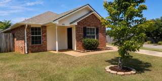 2 Bedroom 1.5 Bath in Whitehouse! Gallery 1