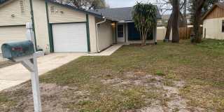 2 Bedroom 1 Bath Duplex in Winter Park for RENT! Gallery 1