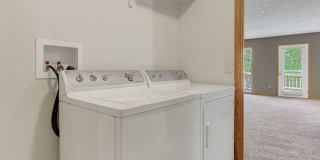 Charming 3BR Townhome in Lincoln Gallery 20