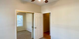 Central/UT 2/2 Apartments PRELEASE 8/15/2025 Gallery 11