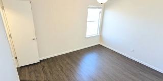 Room in 3 Bedroom Home at Phillips St Gallery 39