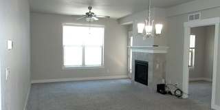 Secure, Stylish & Convenient – 2 Bed Condo in Loveland Gallery 4