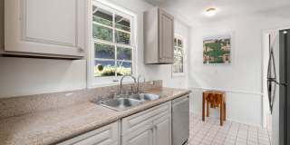 Fully Furnished: 3 bed/ 2 Bath Mid-Century Home w/views of Griffith Observatory in the Hollywood Hills! Gallery 17