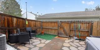 Spacious 2BR Condo Finished Basement in Aurora Gallery 3