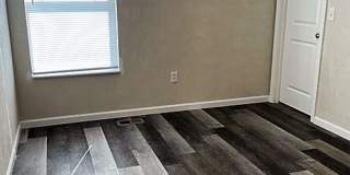2 Bedroom, 2 Bathroom duplex with garage Gallery 73