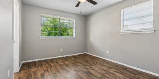 Charming 3 Bedroom Home with Spacious Backyard Gallery 27