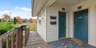 MOVE IN READY! Includes water, sewer and garbage. 2 bed 1 bath downtown Olympia! Gallery 5
