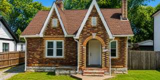 3 Bed, 2 Bath Home w/ Fenced Backyard Gallery 1