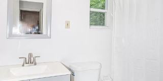 4 bed, 2 bath house, Available August 2026! Gallery 7