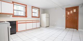 1342 West Foster Gallery 3