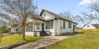 Charming + Modern Highland Park Home - 3 Beds, 2 Baths, Fenced Yard, + Plenty of Parking! Gallery 4
