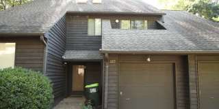 2 Bedroom Townhouse Available in July Gallery 1